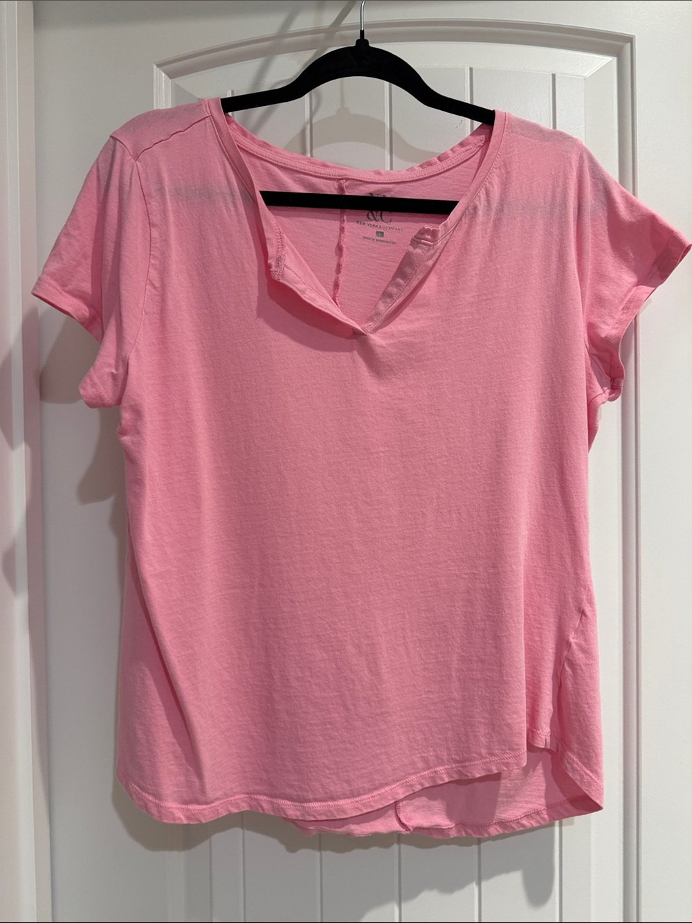 New York & Company Light Pink V-Neck Short Sleeve Tee